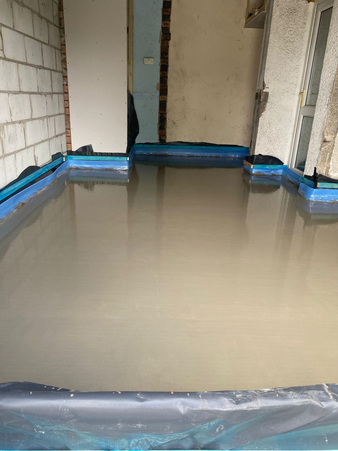 South Wales Liquid Screed branded pump rig on a Cardiff site delivering a flowing screed pour